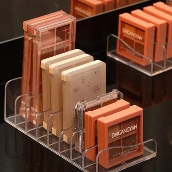 Makeup pallets different prices accessories - Picture 3 of 16